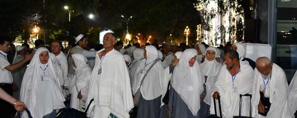 Родственники провожают паломников в хадж - Sputnik Тоҷикистон