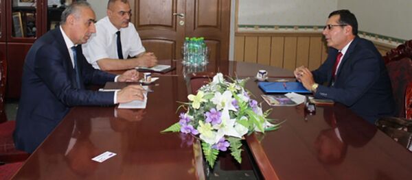 Министр культуры Республики Таджикистан Шамсиддин Орумбекзода встретился с председателем Регионального национально-культурного центра таджиков в Оренбургской области РФ Толибом Баротовым - Sputnik Таджикистан