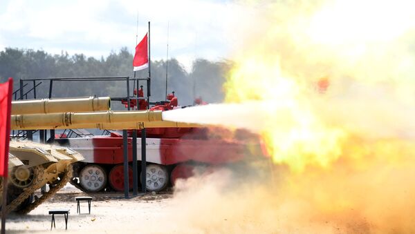 Пристрелка по мишеням из танков Type 99 (ZTZ-99) команды армии Китая перед началом международных соревнований Танковый биатлон-2019 на подмосковном полигоне Алабино - Sputnik Таджикистан