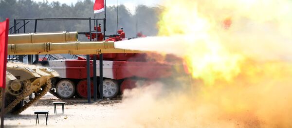 Пристрелка по мишеням из танков Type 99 (ZTZ-99) команды армии Китая перед началом международных соревнований Танковый биатлон-2019 на подмосковном полигоне Алабино Пристрелка по мишеням из танков Type 99 (ZTZ-99) команды армии Китая перед началом международных соревнований Танковый биатлон-2019 на подмосковном полигоне Алабино - Sputnik Таджикистан