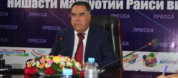 Председатель Согдийской области Раджаббой Ахмадзода  - Sputnik Тоҷикистон