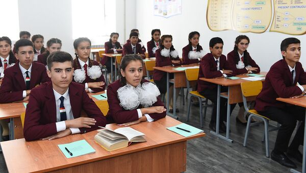Ученики в Вахдадской школе - Sputnik Таджикистан