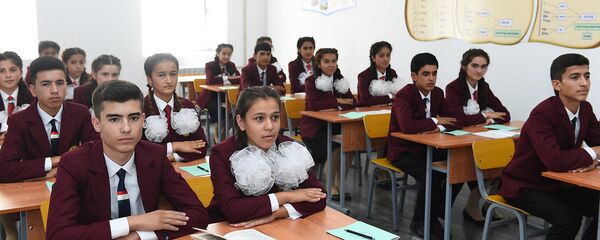 Ученики в Вахдадской школе - Sputnik Таджикистан