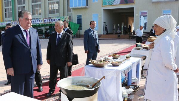 Президент Республики Таджикистана Эмомали Рахмон посетил Вахдад - Sputnik Тоҷикистон
