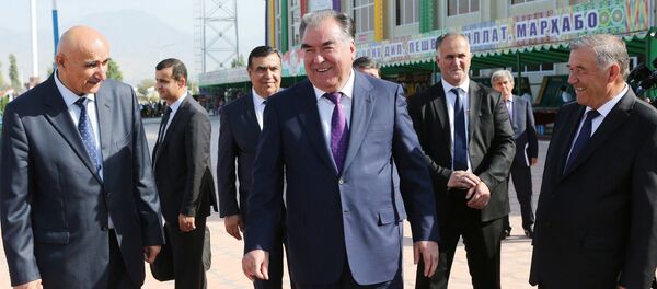 Президент Республики Таджикистана Эмомали Рахмон посетил Вахдад - Sputnik Тоҷикистон