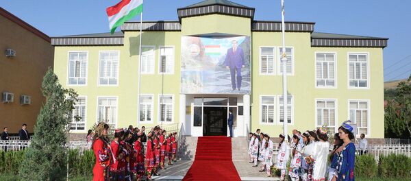 Рахмон открыл отделение Миграционной службы в Бальджувонском районе - Sputnik Таджикистан