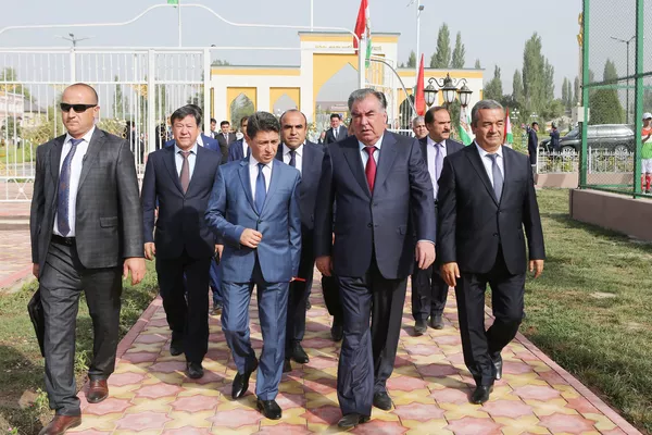 Открытие парка культуры и отдыха, Государственного символа и флага в Ховалинском районе Открытие парка культуры и отдыха, Государственного символа и флага в Ховалинском районе - Sputnik Тоҷикистон