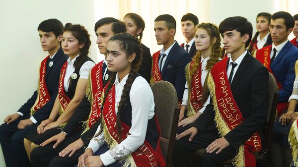 Открытие молодежного центра в центре Ховалинского района - Sputnik Таджикистан