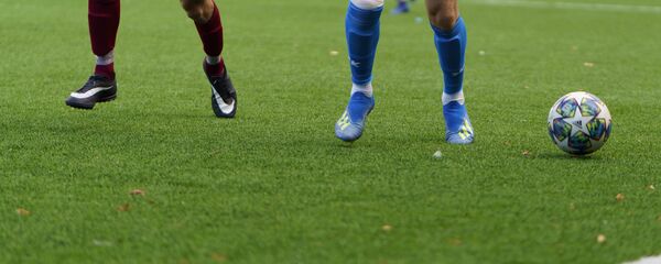 Футболисты на поле, архивное фото Футболисты на поле, архивное фото - Sputnik Таджикистан