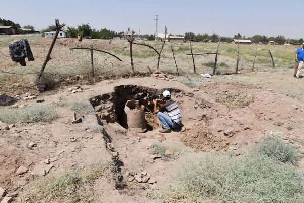 Новые раскопки и находки недалеко от городища Хулбук - Sputnik Таджикистан