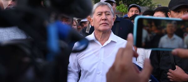 Бывший президент КР Алмазбек Атамбаев - Sputnik Тоҷикистон