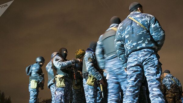 Сотрудники МВД во время оперативно-разыскных работ. Архивное фото - Sputnik Таджикистан