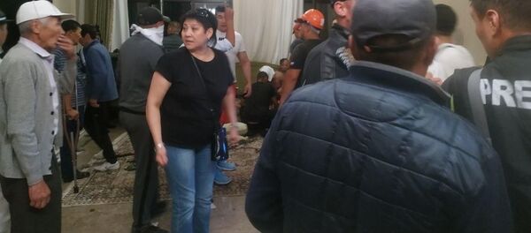 В доме находятся сторонники Атамбаева В доме находятся сторонники Атамбаева - Sputnik Тоҷикистон