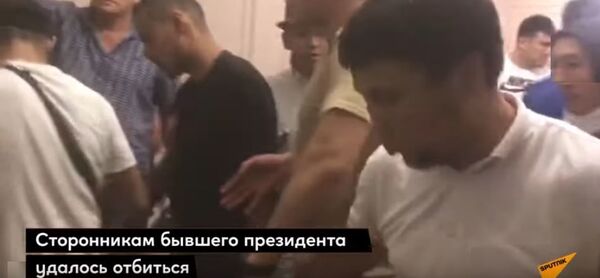 Что было в доме Атамбаева в первые минуты после попытки штурма - Sputnik Таджикистан