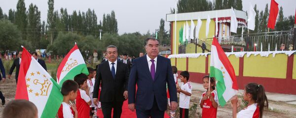 Президент Эмомали Рахмон открыл спортивный комплекс в Ховалингском районе - Sputnik Тоҷикистон