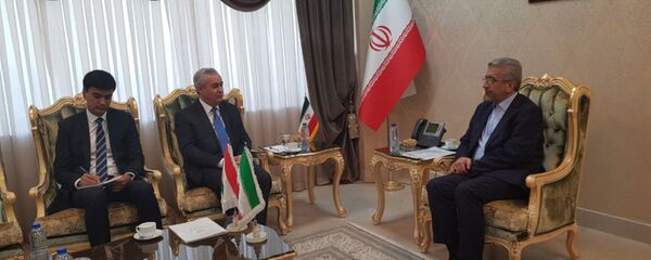 Посол Таджикистана в Иране Низомиддин Зохиди провел встречу с министром энергетики Ирана Ризо Ардакониён  - Sputnik Тоҷикистон