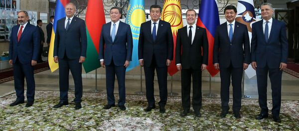Главы делегаций Евразийского межправительственного совета стран Евразийского экономического союза (ЕАЭС) в Чолпон-Ате Главы делегаций Евразийского межправительственного совета стран Евразийского экономического союза (ЕАЭС) в Чолпон-Ате - Sputnik Таджикистан