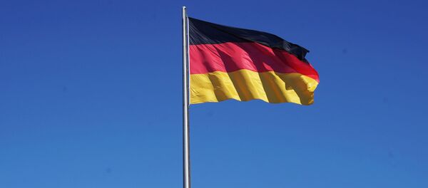 Флаг Германии на здании Рейхстага в Берлине, архивное фото - Sputnik Тоҷикистон