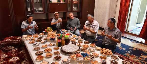 Дастархони ид дар Душанбе - Sputnik Тоҷикистон