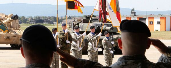 Американские военные на аэродроме армии США в Висбадене, Германия. Архивное фото Американские военные на аэродроме армии США в Висбадене, Германия. Архивное фото - Sputnik Таджикистан