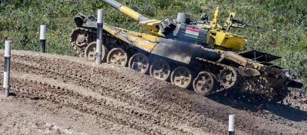 Танк команды армии Таджикистана Танковый биатлон - 2019  - Sputnik Таджикистан