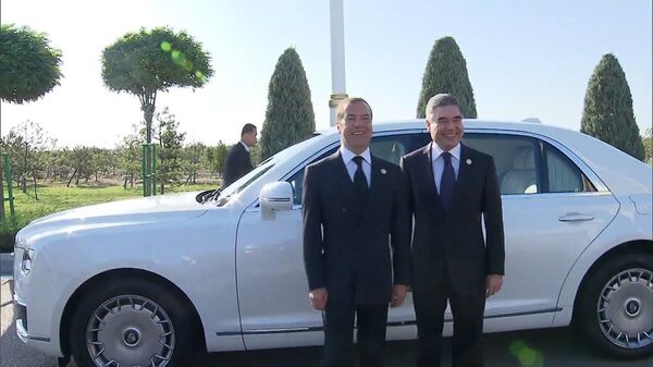 Заявка принята! Президент Туркменистана хочет купить всю линейку Aurus - Sputnik Тоҷикистон