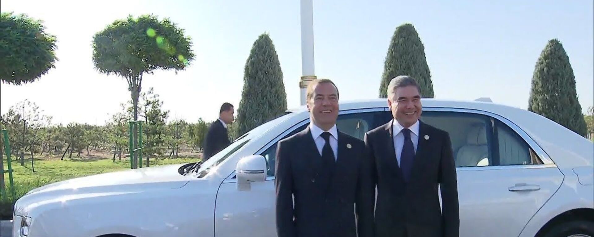 Заявка принята! Президент Туркменистана хочет купить всю линейку Aurus - Sputnik Таджикистан, 1920, 13.08.2019
