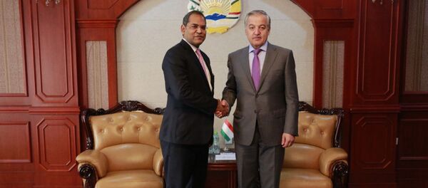 Министр иностранных дел Республики Таджикистан Сироджиддин Мухриддин принял посла Республики Индия в Республике Таджикистан Вираджа Синха - Sputnik Таджикистан