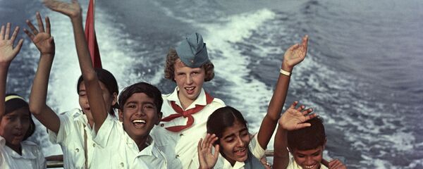 Всесоюзный пионерский лагерь имени В.И. Ленина Артек в Крыму Всесоюзный пионерский лагерь имени В.И. Ленина Артек в Крыму - Sputnik Таджикистан