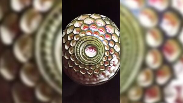 Красивые узоры из обыкновенного арбуза - видео - Sputnik Таджикистан
