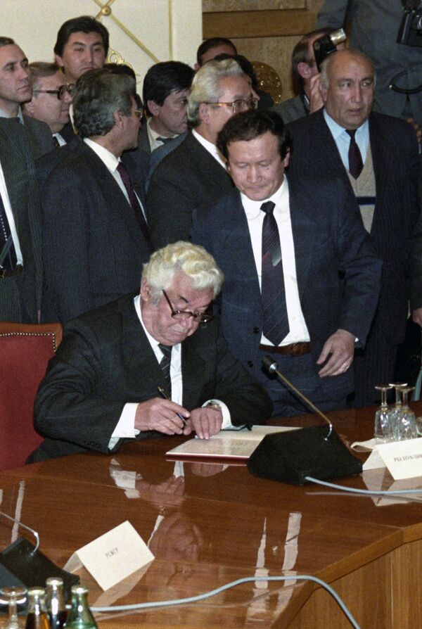 Мардуми Тоҷикистон аз Раҳмон Набиев чӣ интизориҳо доштанд? -  идома - Sputnik Тоҷикистон