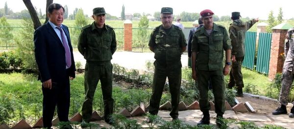 Рамазон Рахимзода  готовится к зиме  - Sputnik Тоҷикистон