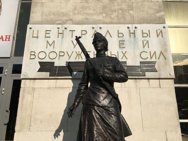 Мой друг Максим: как ветеран-таджик встретил боевого товарища в музее Москвы Мой друг Максим: как ветеран-таджик встретил боевого товарища в музее Москвы - Sputnik Таджикистан