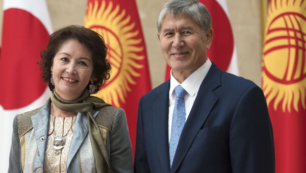Бывший президент Кыргызстна Алмазбек Атамбаев со своей супругой Раисой Атамбаевой - Sputnik Таджикистан