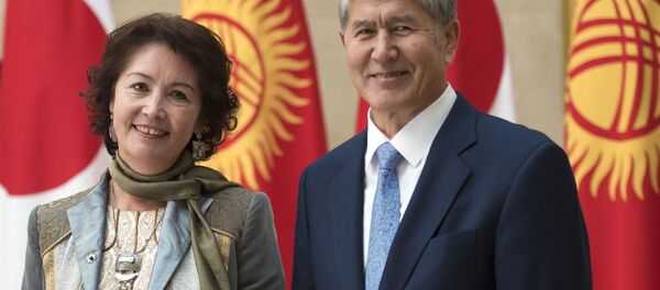 Бывший президент Кыргызстна Алмазбек Атамбаев со своей супругой Раисой Атамбаевой - Sputnik Тоҷикистон