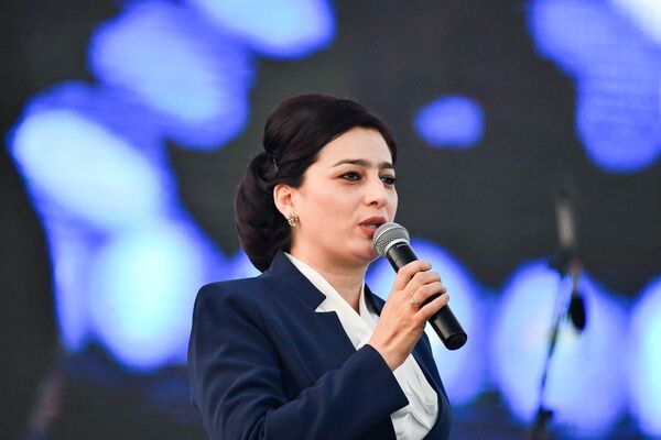 Ноиби Рустами на летнем фестивале в Душанбе 17.08.2019 - Sputnik Таджикистан