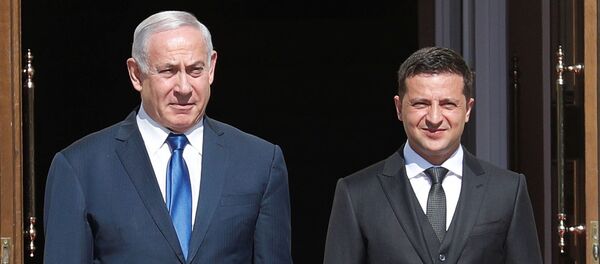 Президент Украины Владимир Зеленский и премьер-министр Израиля Биньямин Нетаньяху Президент Украины Владимир Зеленский и премьер-министр Израиля Биньямин Нетаньяху - Sputnik Таджикистан