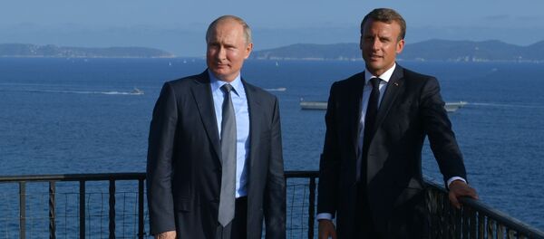 Президент РФ Владимир Путин и президент Франции Эммануэль Макрон - Sputnik Таджикистан