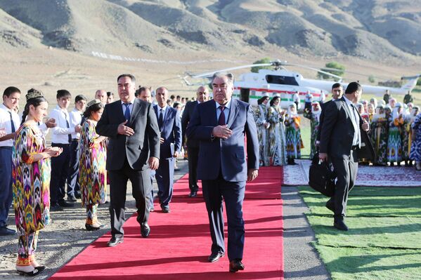 Рабочий визит Эмомали Рахмона в Согдийскую область - Sputnik Таджикистан