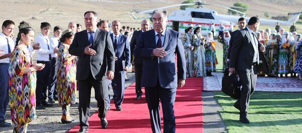 Рабочий визит Эмомали Рахмона в Согдийскую область Рабочий визит Эмомали Рахмона в Согдийскую область - Sputnik Тоҷикистон