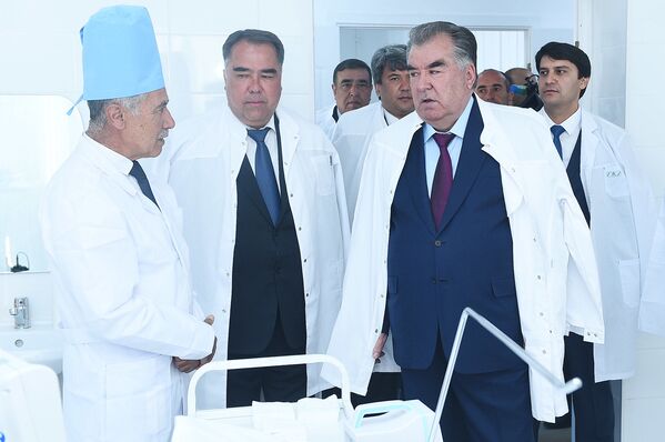 Эмомали Рахмон открыл в Горно-Матчинском районе центральную больницу - Sputnik Таджикистан
