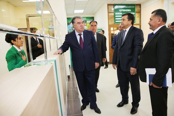 Эмомали Рахмон открыл в Горно-Матчинском районе Амонатбанк - Sputnik Таджикистан