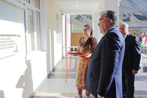 Эмомали Рахмон открыл в Горно-Матчинском районе здание суда - Sputnik Таджикистан