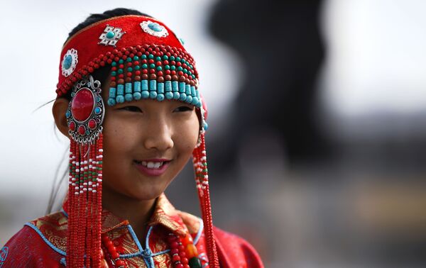Девочка в национальном костюме в городе Чойбалсан, Монголия  - Sputnik Таджикистан