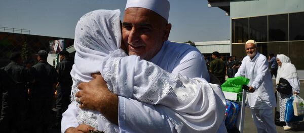 Возвращение таджикских паломников из хаджа Возвращение таджикских паломников из хаджа - Sputnik Таджикистан