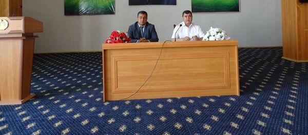 Генерал Азизулозода Сафиало Азизуло провел встречу с молодежью района Лахш Генерал Азизулозода Сафиало Азизуло провел встречу с молодежью района Лахш - Sputnik Тоҷикистон