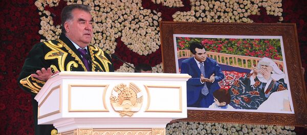 Эмомалӣ Раҳмон, раисиҷумҳури Тоҷикистон дар мулоқот бо сокинони ноҳияи Зафаробод - Sputnik Тоҷикистон