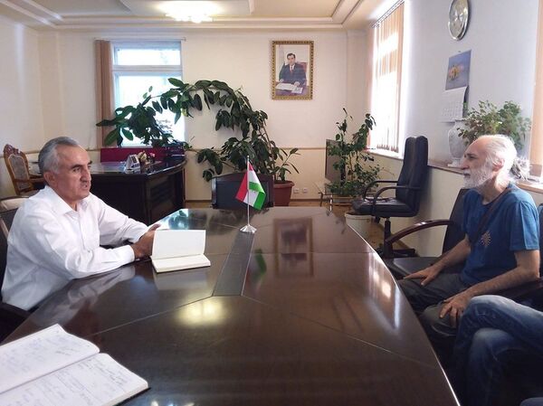 Далер Назаров мехоҳад дар Хоруғ мактаби мусиқӣ бисозад  - Sputnik Тоҷикистон