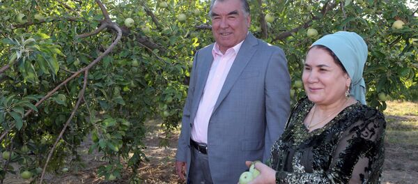 Эмомали Рахмон с супругой - Sputnik Таджикистан