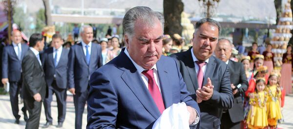 Эмомалӣ Раҳмон зимни ифтитоҳи меҳмонхонаи Суғдиён дар Хуҷанд - Sputnik Тоҷикистон